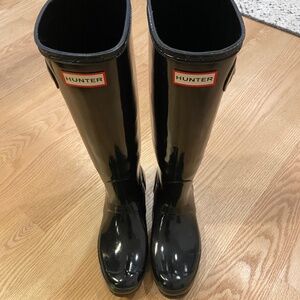 Hunter tall rain boot 8
